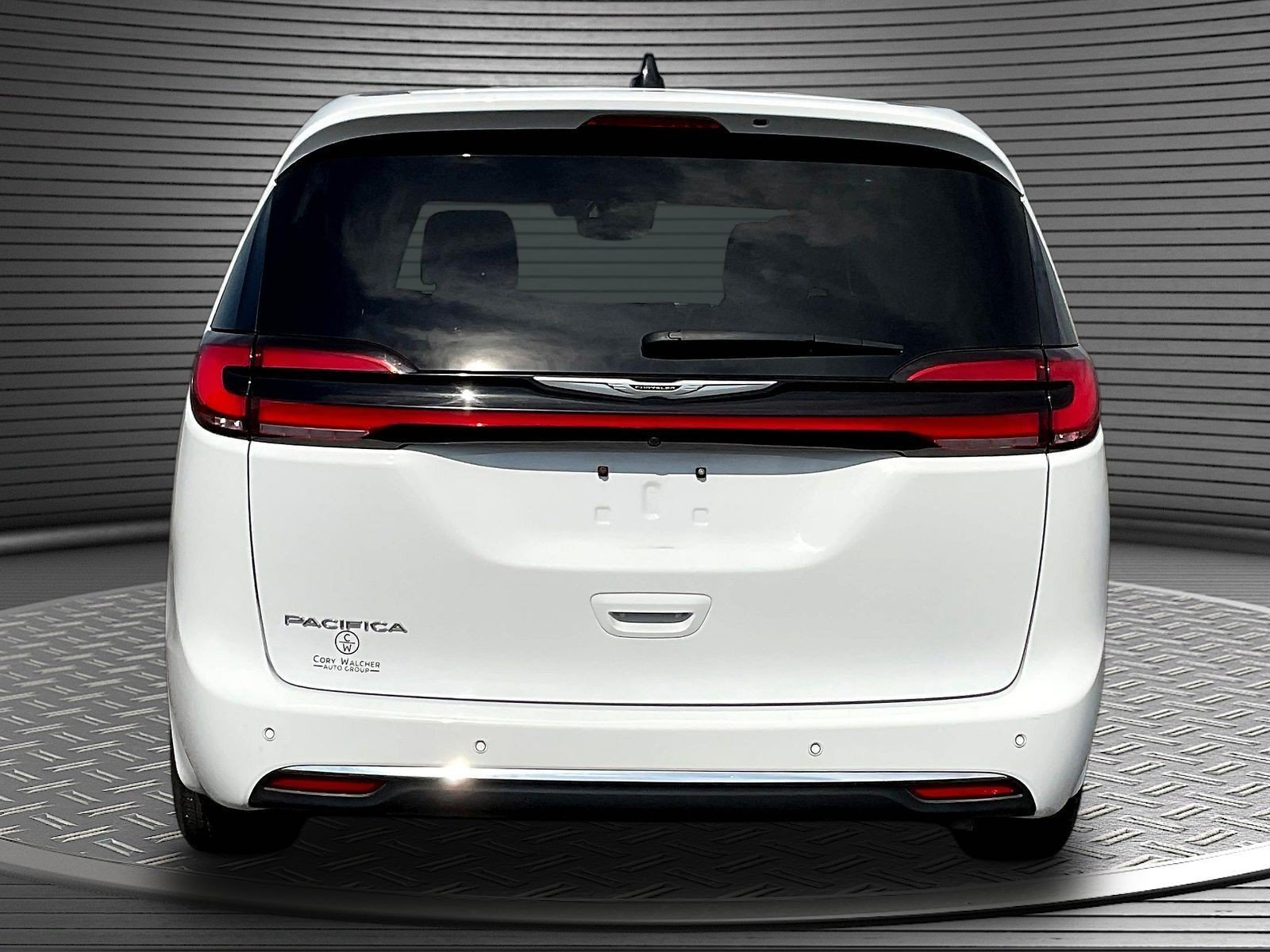 Used 2025 Chrysler Pacifica Select FWD image 6