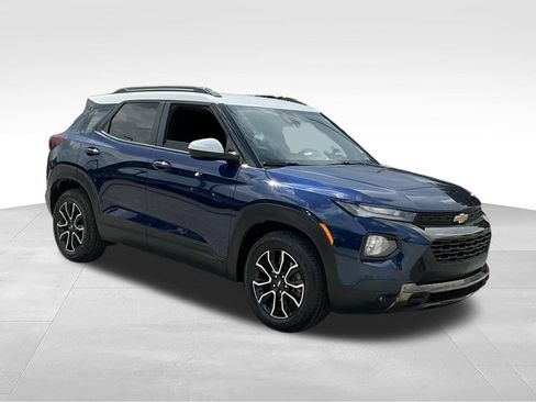Used 2022 Chevrolet TrailBlazer ACTIV w/ Technology Package FWD image 11