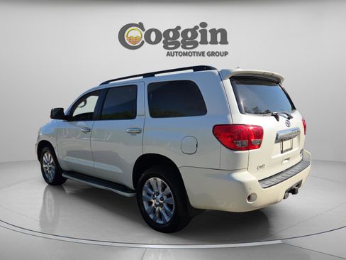 Used 2017 Toyota Sequoia Platinum image 3