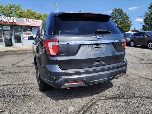 Used 2019 Ford Explorer XLT FWD image 5