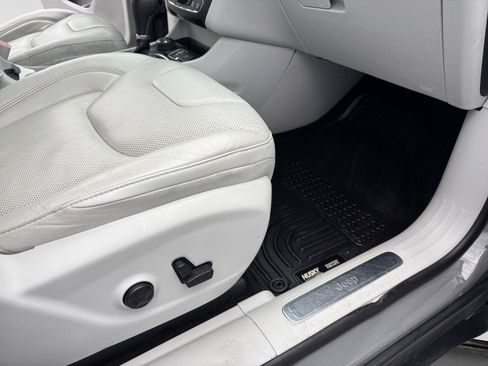 Used 2019 Jeep Cherokee Limited AWD/4WD image 44