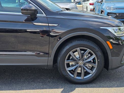 Certified 2023 Volkswagen Tiguan SE w/ Panoramic Sunroof Package FWD image 16