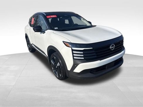 Used 2025 Nissan Kicks SR w/ Interior Electronics Package image 8