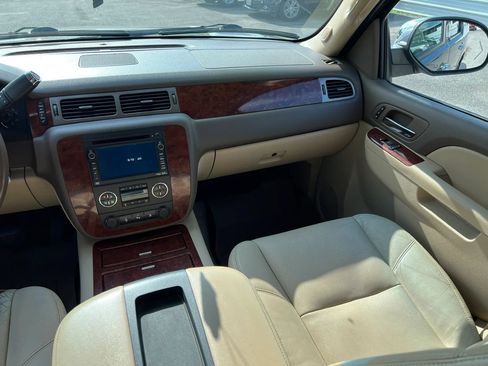 Used 2011 Chevrolet Tahoe LTZ AWD/4WD image 18