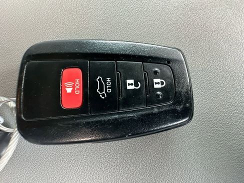 Used 2021 Toyota Highlander XLE FWD image 28
