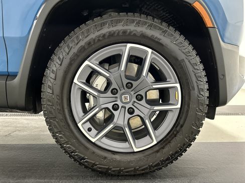 Used 2024 Rivian R1T Adventure AWD/4WD image 11