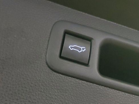 Used 2021 Toyota Highlander XLE image 12