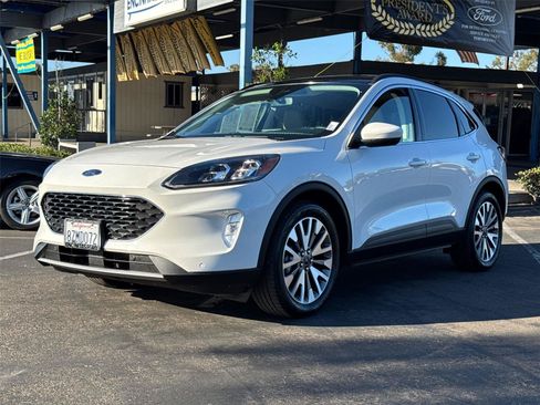 Used 2022 Ford Escape Titanium FWD image 4