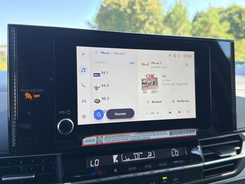 Certified 2025 Toyota Sienna LE w/ LE Plus Package FWD image 6