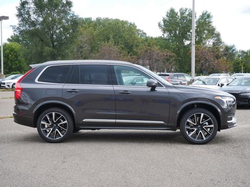 New 2025 Volvo XC90 B6 Plus w/ Protection Package Premier image 2