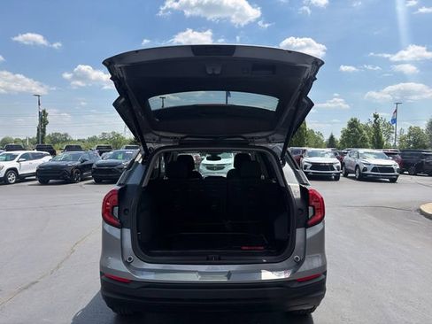 Used 2023 GMC Terrain SLE w/ Driver Convenience Package FWD image 16