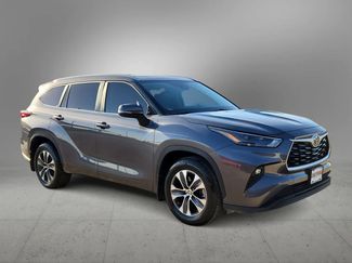 Used 2024 Toyota Highlander XLE video 2