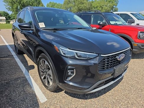 Used 2023 Ford Escape Platinum AWD/4WD image 2