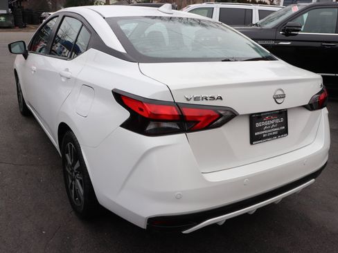 Used 2024 Nissan Versa SV image 3
