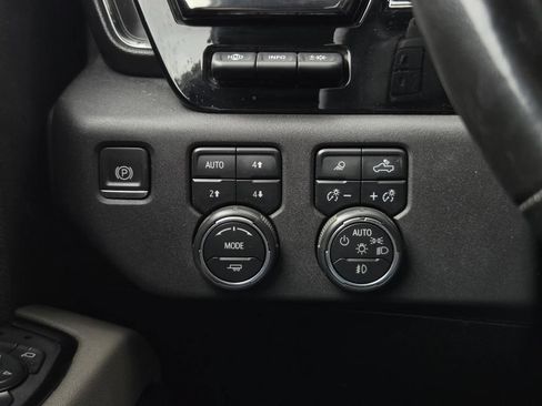 Used 2023 Chevrolet Silverado 1500 ZR2 w/ Technology Package AWD/4WD image 18