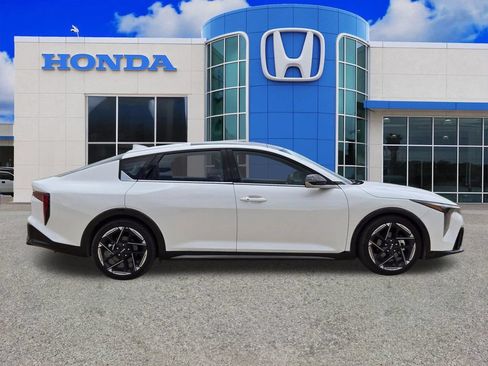 Used 2025 Kia K4 GT-Line w/ GT-Line Premium Package FWD image 2