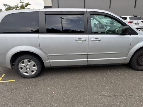 Used 2010 Dodge Grand Caravan SE FWD image 8