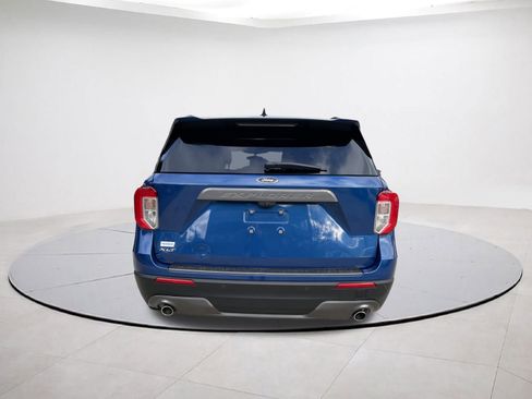 Used 2021 Ford Explorer XLT w/ Equipment Group 202A image 5