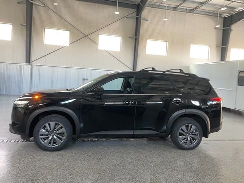 Used 2024 Nissan Pathfinder SV w/ SV Premium Package AWD/4WD image 2