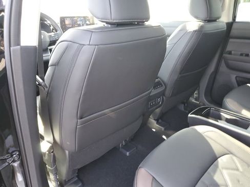New 2026 Nissan Pathfinder Platinum AWD/4WD image 18