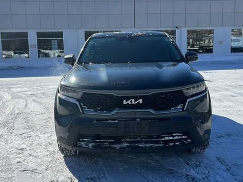 Used 2023 Kia Sorento LX image 2