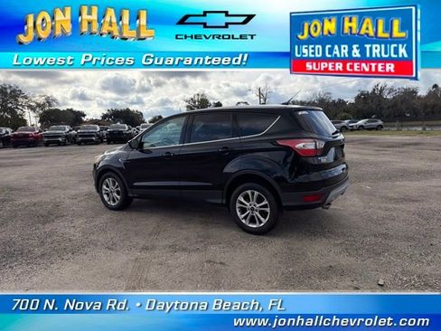Used 2017 Ford Escape SE image 6