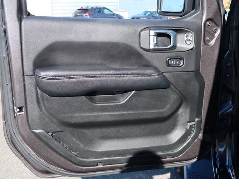 Used 2021 Jeep Wrangler Unlimited Sahara AWD/4WD image 16