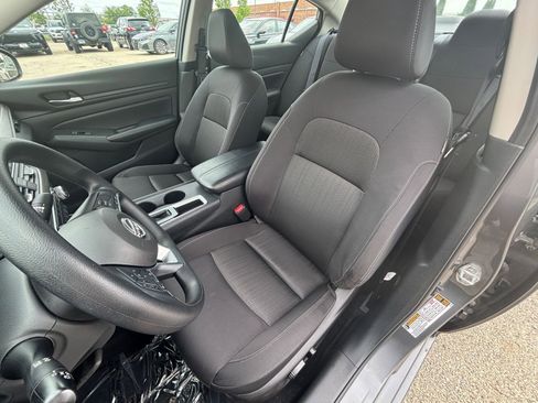 Used 2025 Nissan Altima 2.5 SV FWD image 36