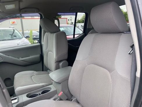 Used 2012 Nissan Frontier SV AWD/4WD image 10