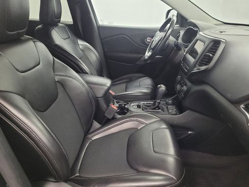 Used 2019 Jeep Cherokee Latitude Plus w/ Cold Weather Group AWD/4WD image 21