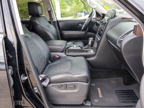 Used 2022 Nissan Armada Platinum w/ Captain's Chairs Package RWD image 8