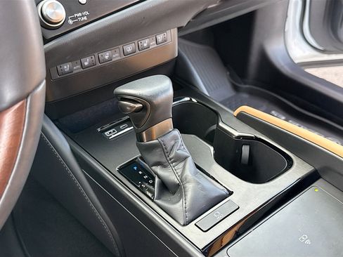 Certified 2023 Lexus ES 350 Ultra Luxury w/ Accessory Package (Z2) image 10