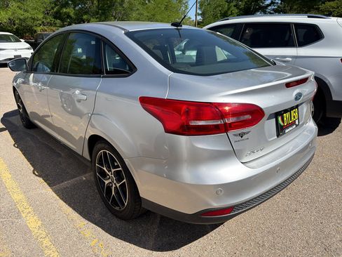 Used 2018 Ford Focus SEL w/ Cold Weather Package FWD image 12