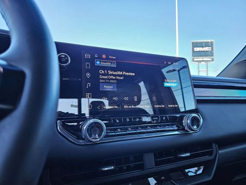 Used 2024 GMC Canyon Elevation w/ Elevation Premium Package image 50