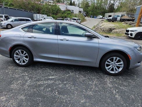 Used 2015 Chrysler 200 Limited w/ Convenience Group image 2