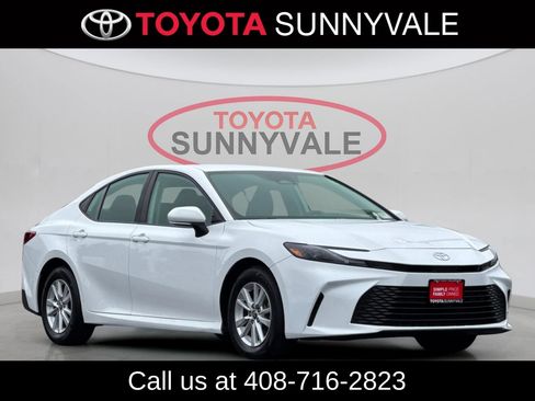 Used 2025 Toyota Camry LE FWD image 10