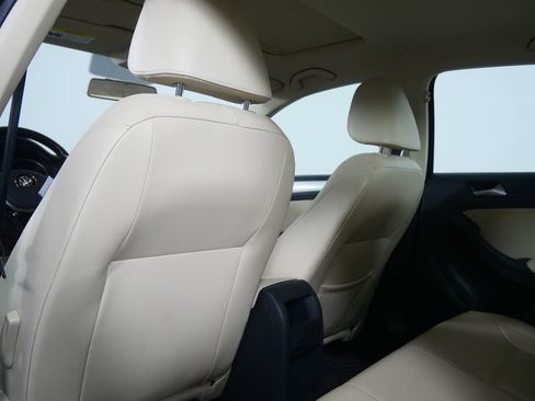 Used 2017 Volkswagen Jetta SE image 17