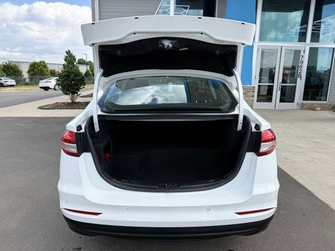 Used 2019 Ford Fusion SE FWD image 38