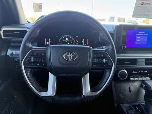 Certified 2025 Toyota 4Runner SR5 AWD/4WD image 17