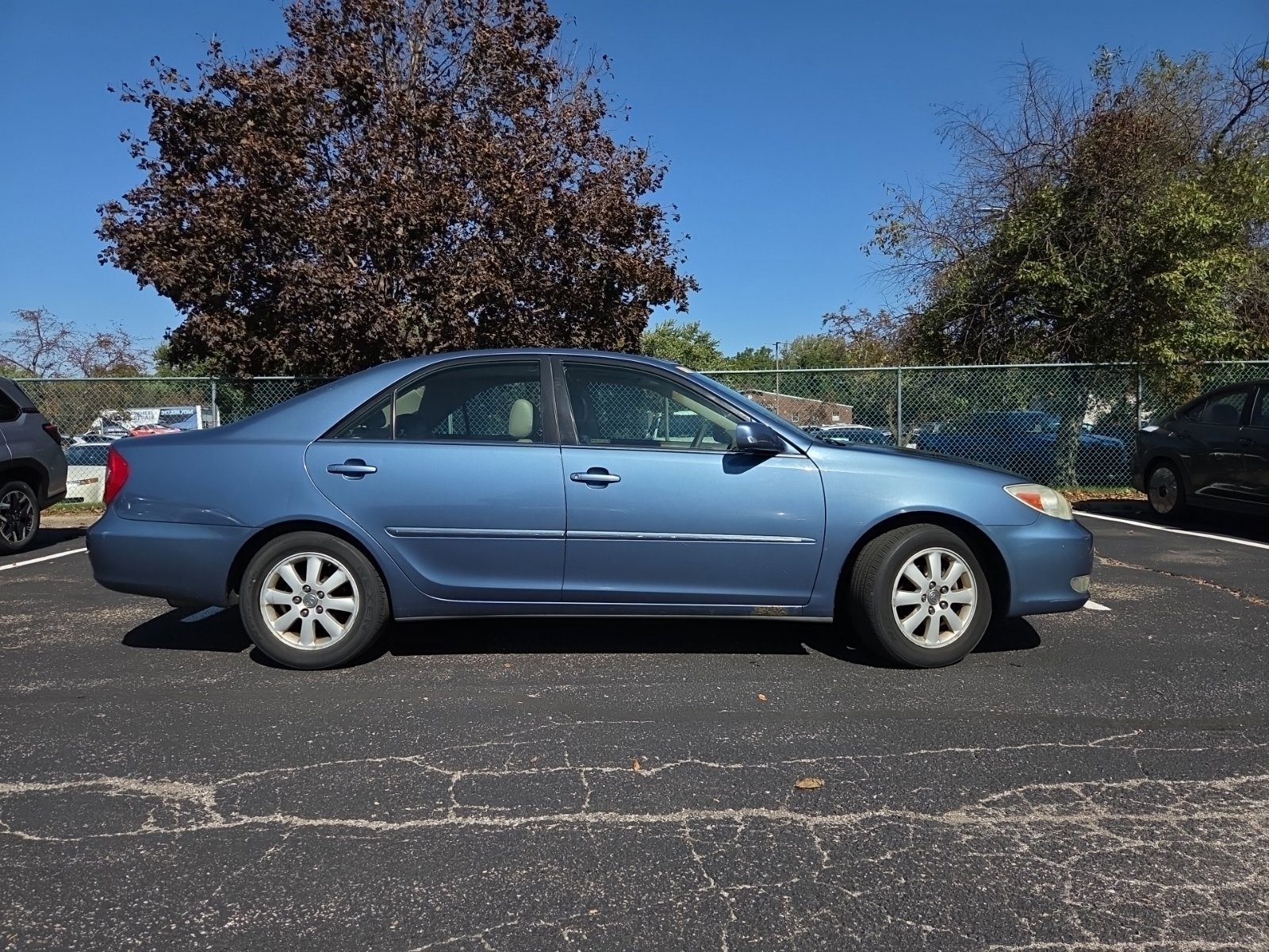 Used 2003 Toyota Camry XLE w/ XLE Premium Plus Pkg FWD image 2