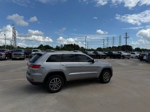 Used 2020 Jeep Grand Cherokee Limited w/ Luxury Group II image 2