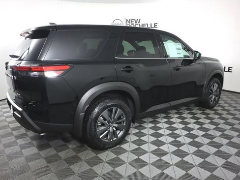 Certified 2025 Nissan Pathfinder S image 8