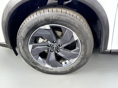 Used 2024 Nissan Rogue SV image 38