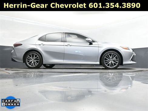 Used 2022 Toyota Camry XLE image 43