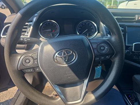 Used 2018 Toyota Camry LE FWD image 14