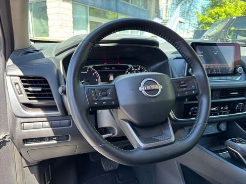 Used 2025 Nissan Rogue SV AWD/4WD image 36