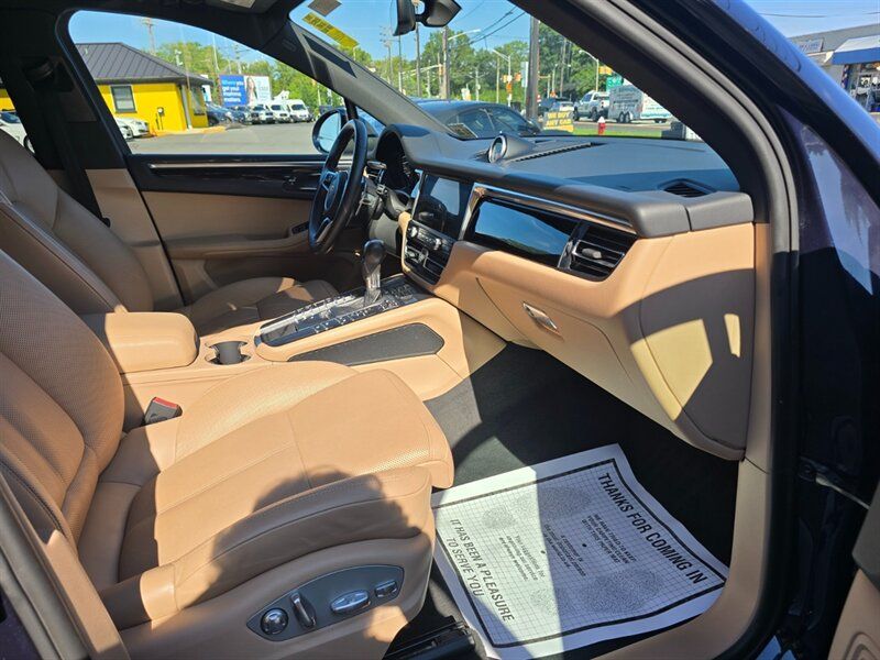 Used 2021 Porsche Macan AWD/4WD image 14