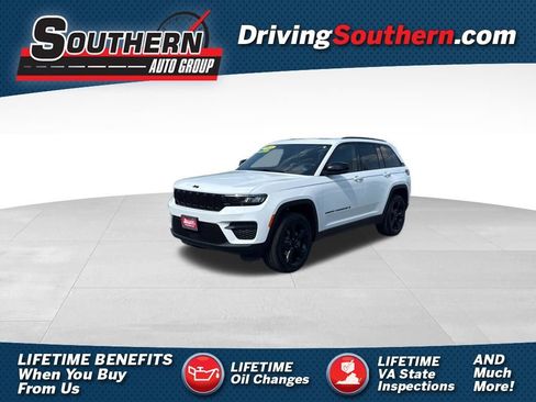 Used 2025 Jeep Grand Cherokee Altitude AWD/4WD image 1