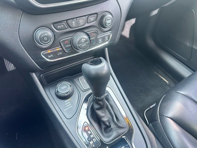 Used 2020 Jeep Cherokee Latitude Plus AWD/4WD image 28