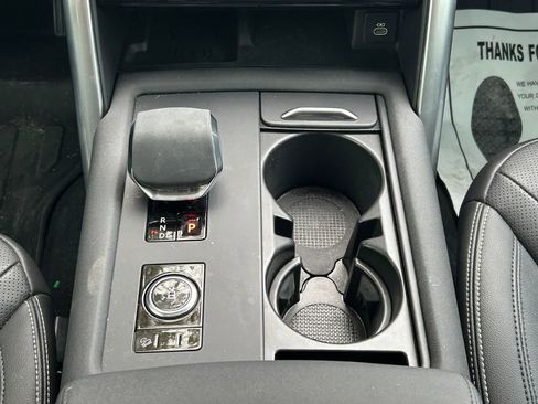 Used 2024 Land Rover Discovery S image 22